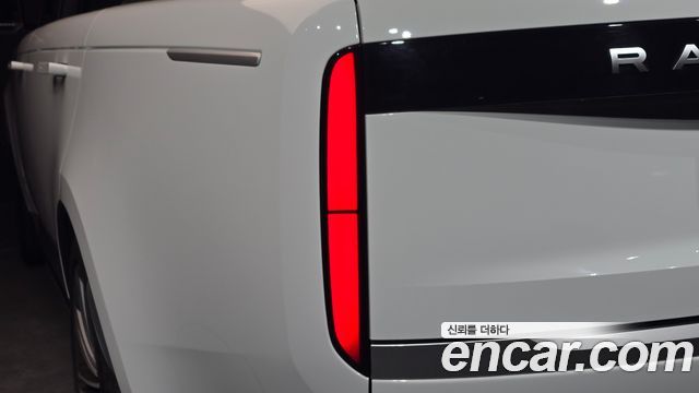 Land Rover Range Rover 2025 — photo 9