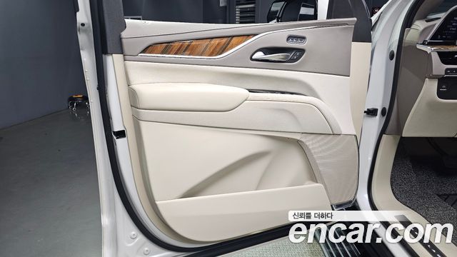 Cadillac Escalade 2022 — photo 14