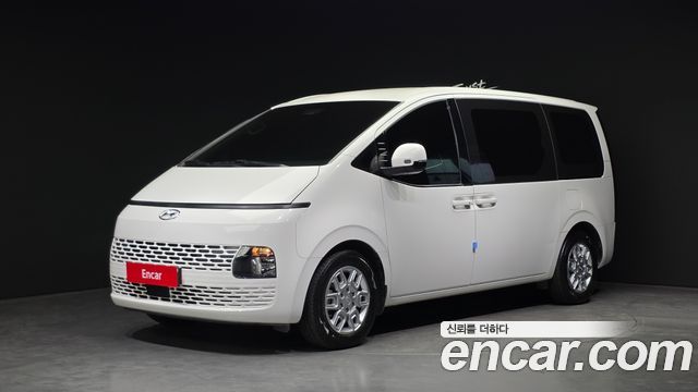 Hyundai Staria 2023 — photo 1