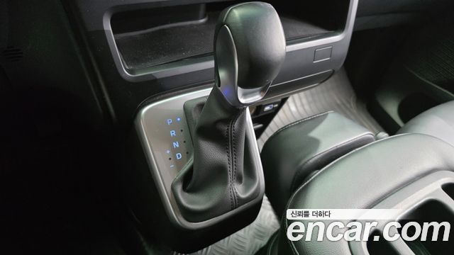 Hyundai Staria 2023 — photo 9