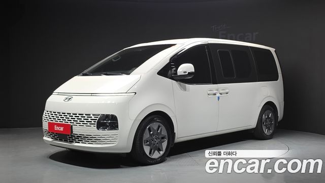 Hyundai Staria 2023 — photo 1