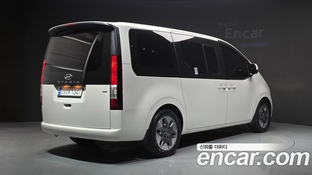 Hyundai Staria 2023 — photo 2