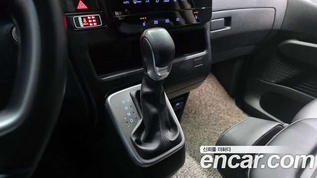 Hyundai Staria 2023 — photo 9