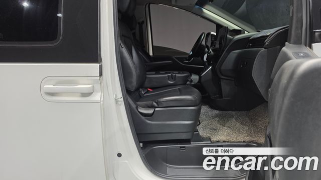 Hyundai Staria 2023 — photo 11