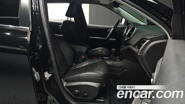 Jeep Cherokee 2021 — photo 13