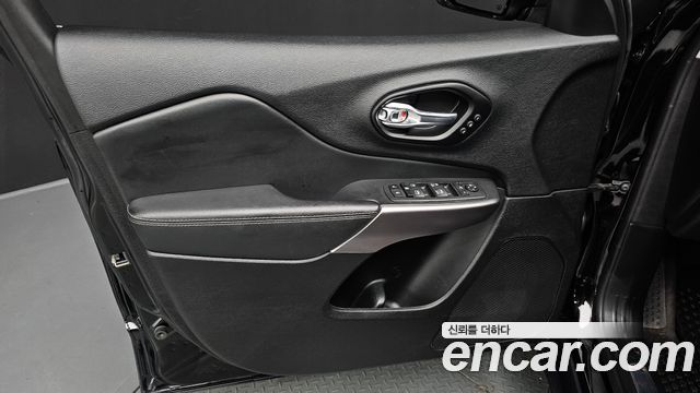 Jeep Cherokee 2021 — photo 14