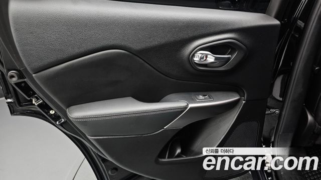 Jeep Cherokee 2021 — photo 15