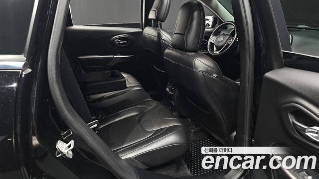 Jeep Cherokee 2021 — photo 16