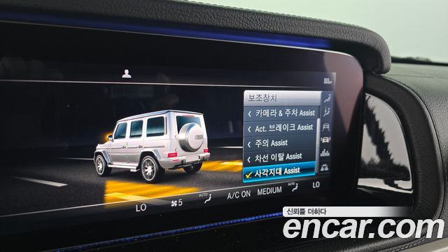 Mercedes-Benz G-Class 2020 — photo 32