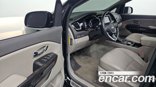 Kia Canival 2018 — photo 10