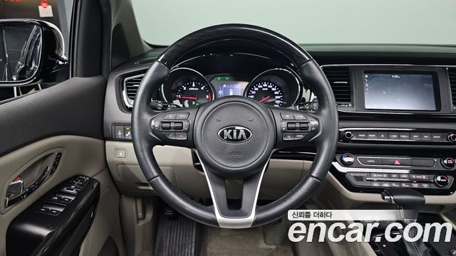 Kia Canival 2018 — photo 13