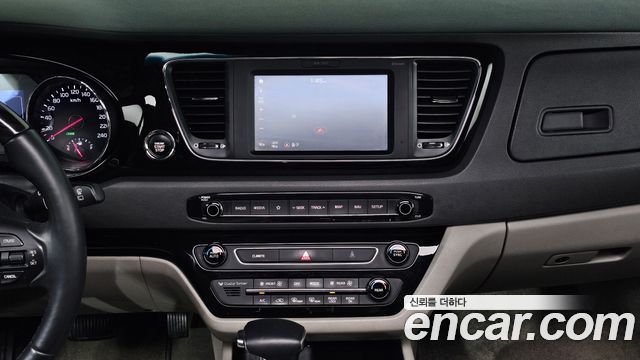 Kia Canival 2018 — photo 15