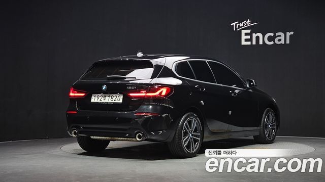 BMW 1-Series 2022 — photo 2