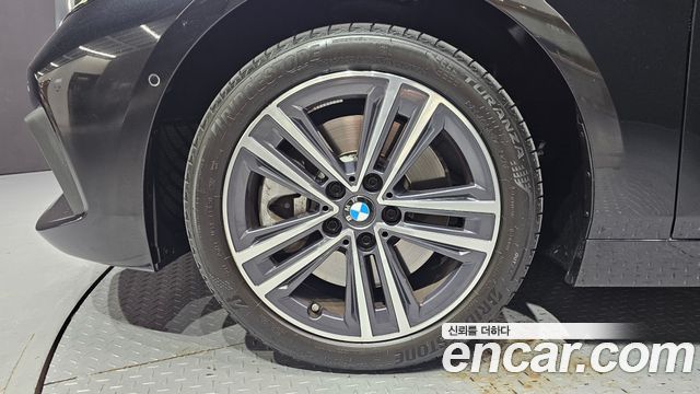 BMW 1-Series 2022 — photo 5