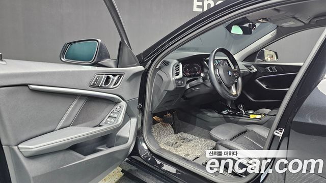 BMW 1-Series 2022 — photo 13