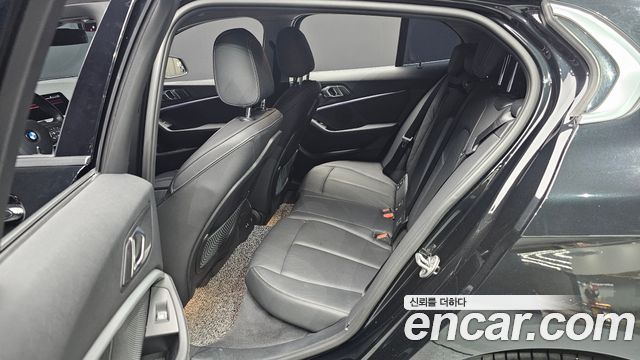 BMW 1-Series 2022 — photo 18