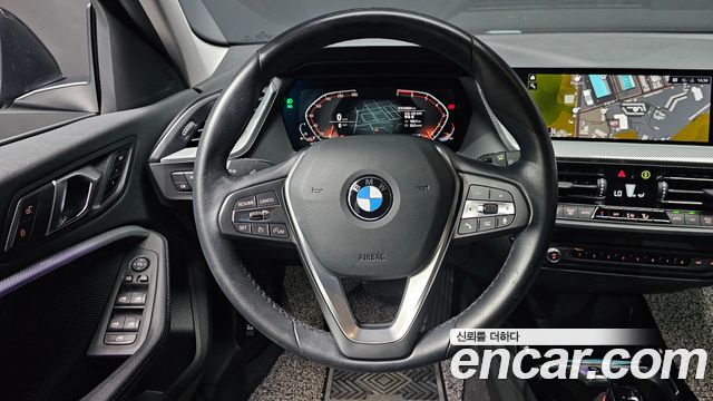 BMW 1-Series 2022 — photo 19