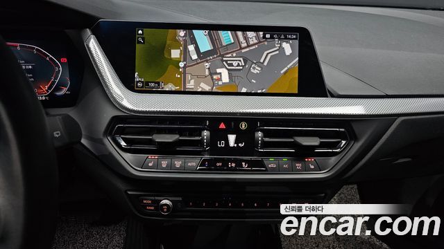 BMW 1-Series 2022 — photo 20