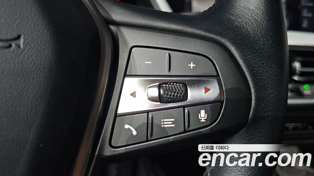 BMW 1-Series 2022 — photo 24
