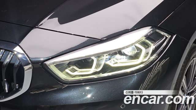 BMW 1-Series 2022 — photo 8