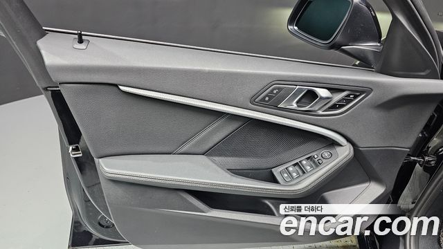 BMW 1-Series 2022 — photo 14