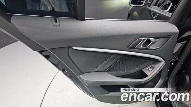 BMW 1-Series 2022 — photo 15