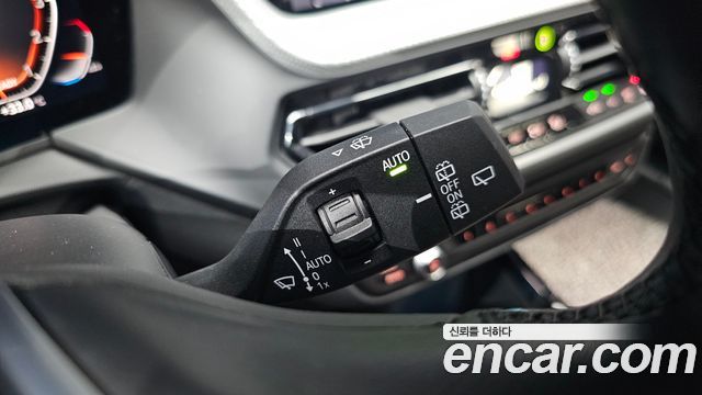 BMW 1-Series 2022 — photo 27