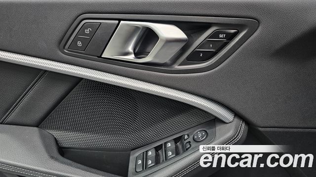 BMW 1-Series 2022 — photo 28
