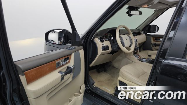 Land Rover Discovery 2016 — photo 10