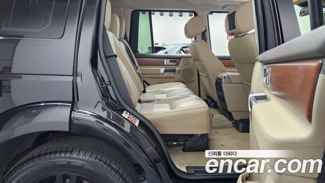 Land Rover Discovery 2016 — photo 12