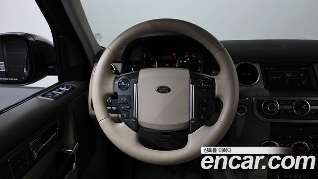Land Rover Discovery 2016 — photo 13