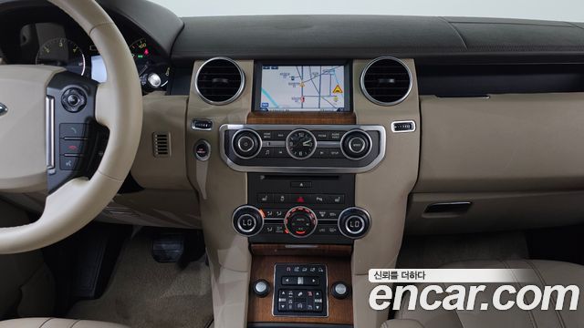 Land Rover Discovery 2016 — photo 14