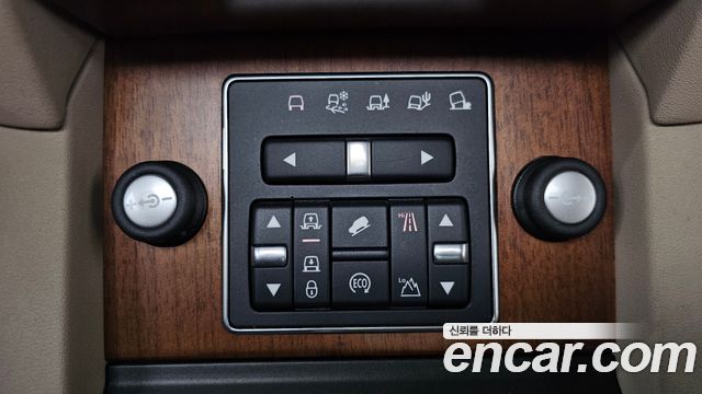 Land Rover Discovery 2016 — photo 16