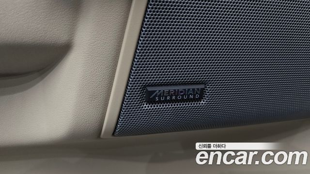 Land Rover Discovery 2016 — photo 17