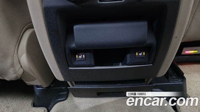 Land Rover Discovery 2016 — photo 18