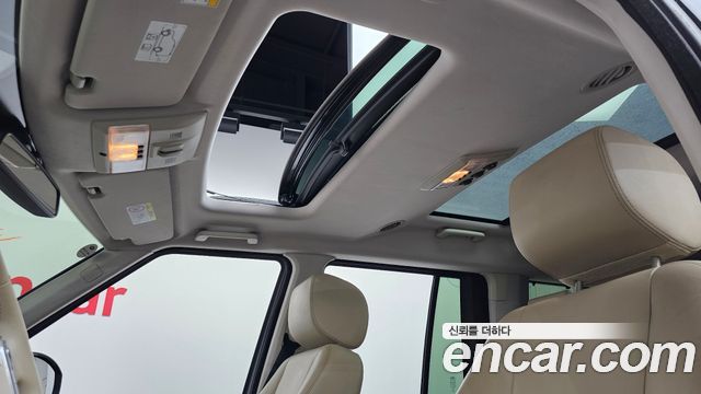 Land Rover Discovery 2016 — photo 19