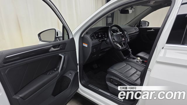 Volkswagen Tiguan 2022 — photo 13