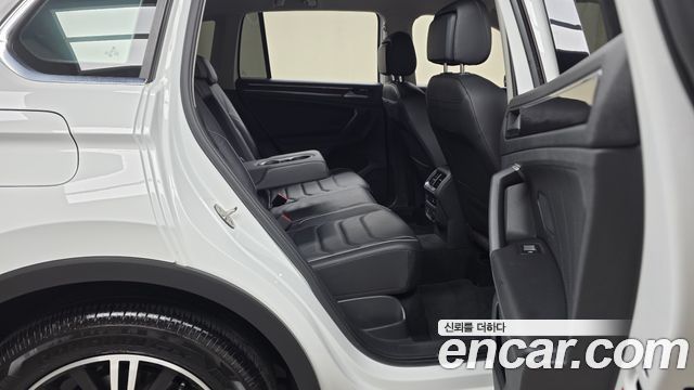 Volkswagen Tiguan 2022 — photo 17