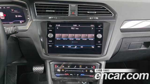Volkswagen Tiguan 2022 — photo 19