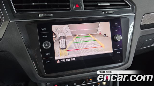Volkswagen Tiguan 2022 — photo 21