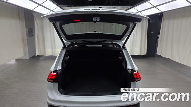 Volkswagen Tiguan 2022 — photo 24