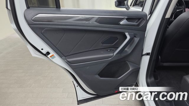 Volkswagen Tiguan 2022 — photo 15