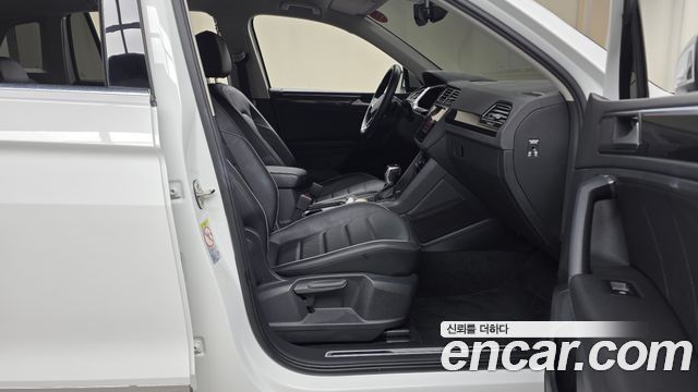 Volkswagen Tiguan 2022 — photo 16