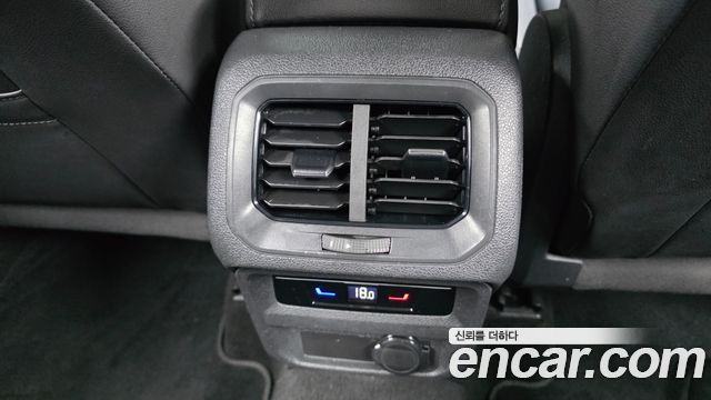 Volkswagen Tiguan 2022 — photo 29