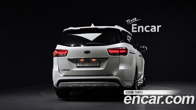 Kia Canival 2016 — photo 4
