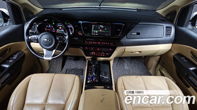 Kia Canival 2016 — photo 10