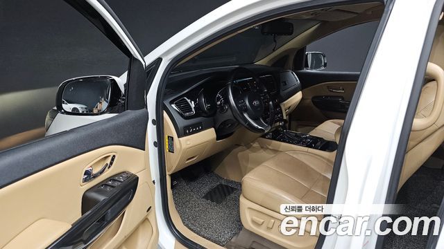 Kia Canival 2016 — photo 13