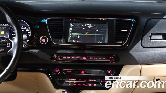 Kia Canival 2016 — photo 20