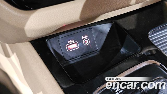 Kia Canival 2016 — photo 28