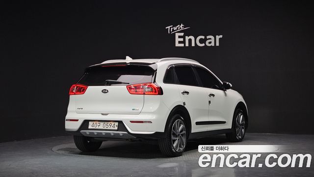 Kia Niro 2017 — photo 2